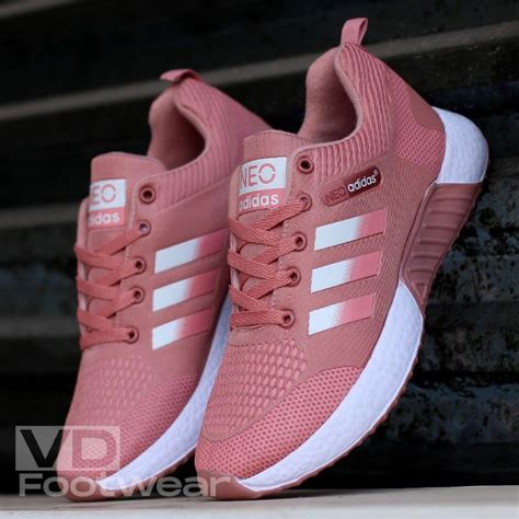 sepatu running wanita adidas